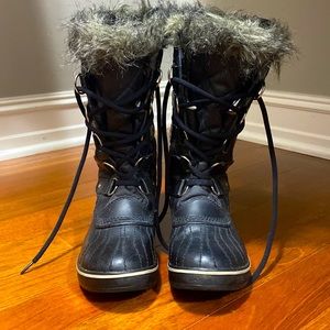 Gently used Sorel snow boots